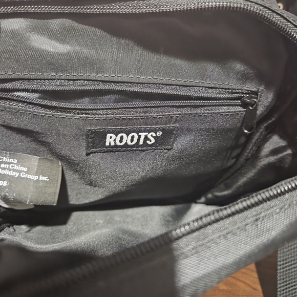#23 - Roots Black Messenger Bag for Men - Brand New, No Stratches - Picture 5 of 5